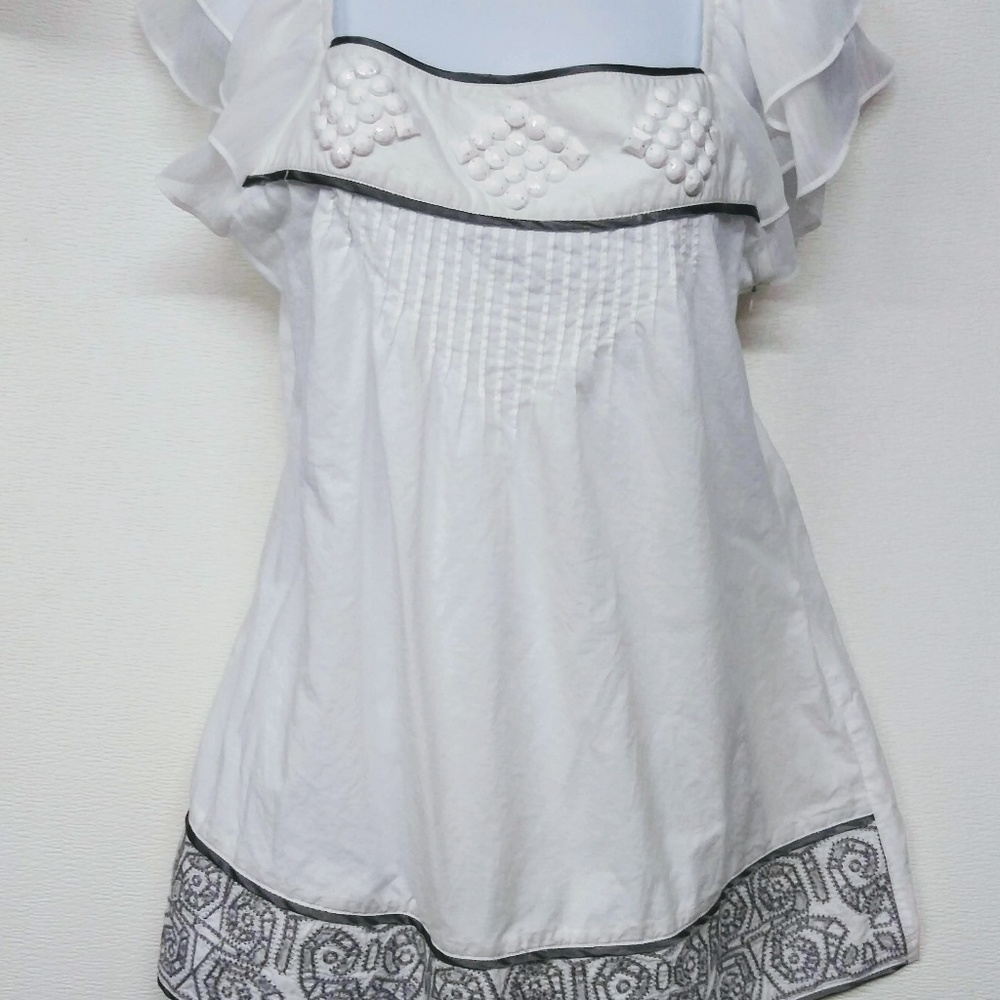 Twenty One Med White Top